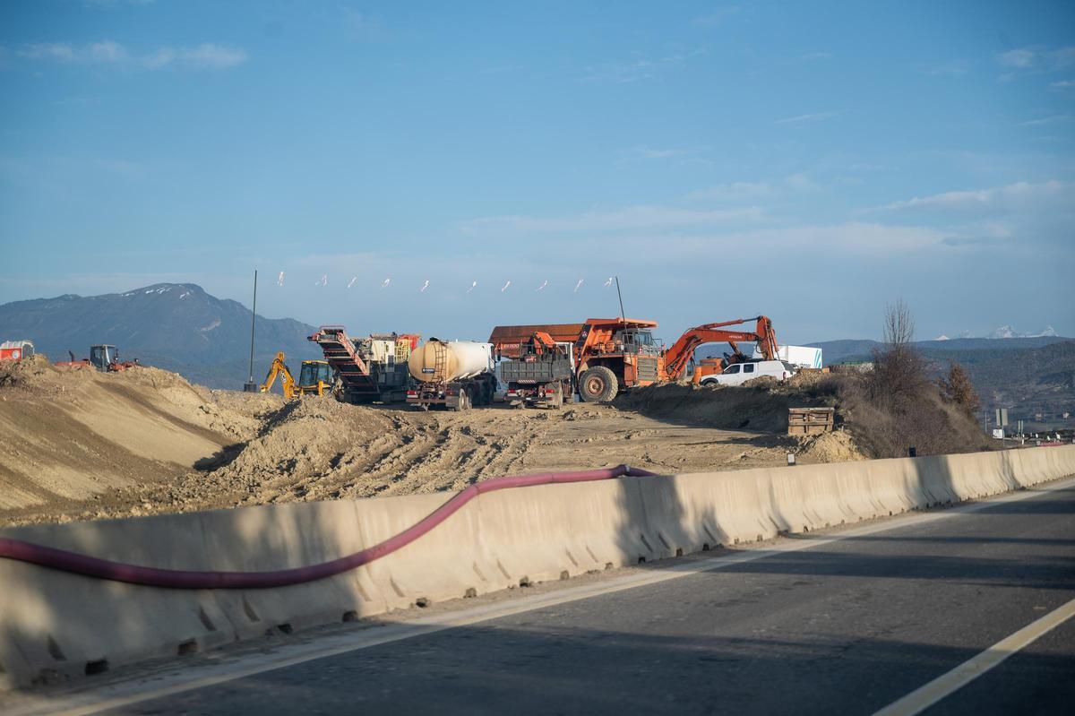 Sabiñánigo vive entre obras paralizadas y retenciones en carretera los domingos
