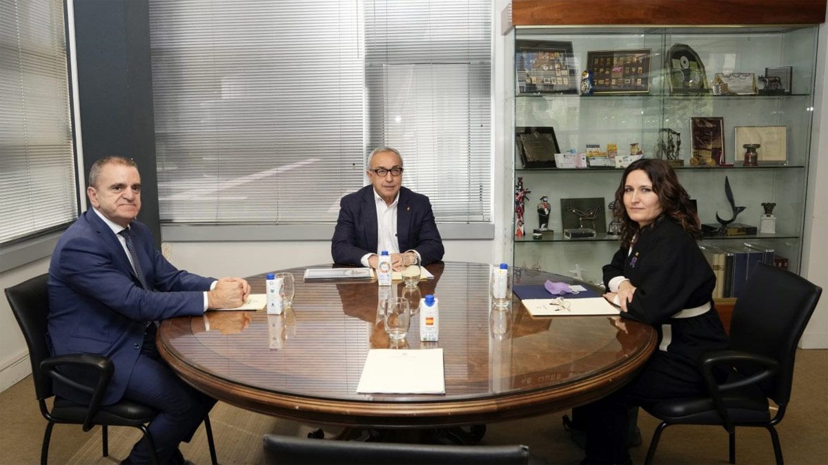 Imagen del encuentro entre Alejandro Blanco, José Manuel Franco y Laura Vilagrà