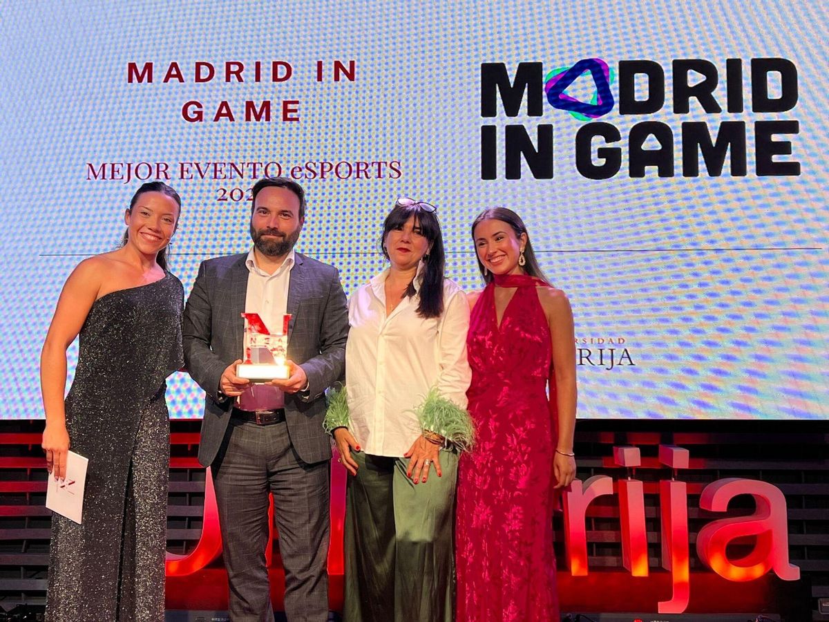 30/05/2025 El concejal delegado de Innovación y Emprendimiento, Ángel Niño, recoge el premio al mejor proyecto de eSports en la gala Nebrija Event Awards. ECONOMIA ESPAÑA EUROPA MADRID AYUNTAMIENTO DE MADRID