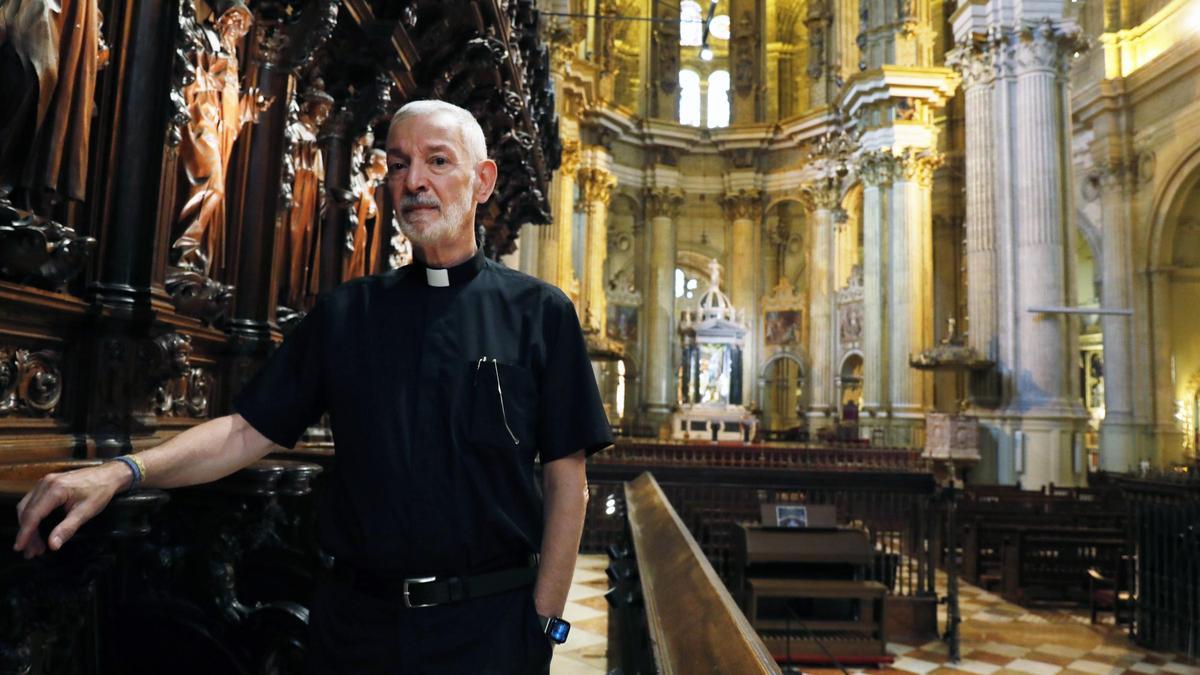 José Ferrary, deán de la Catedral de Málaga, en el coro.