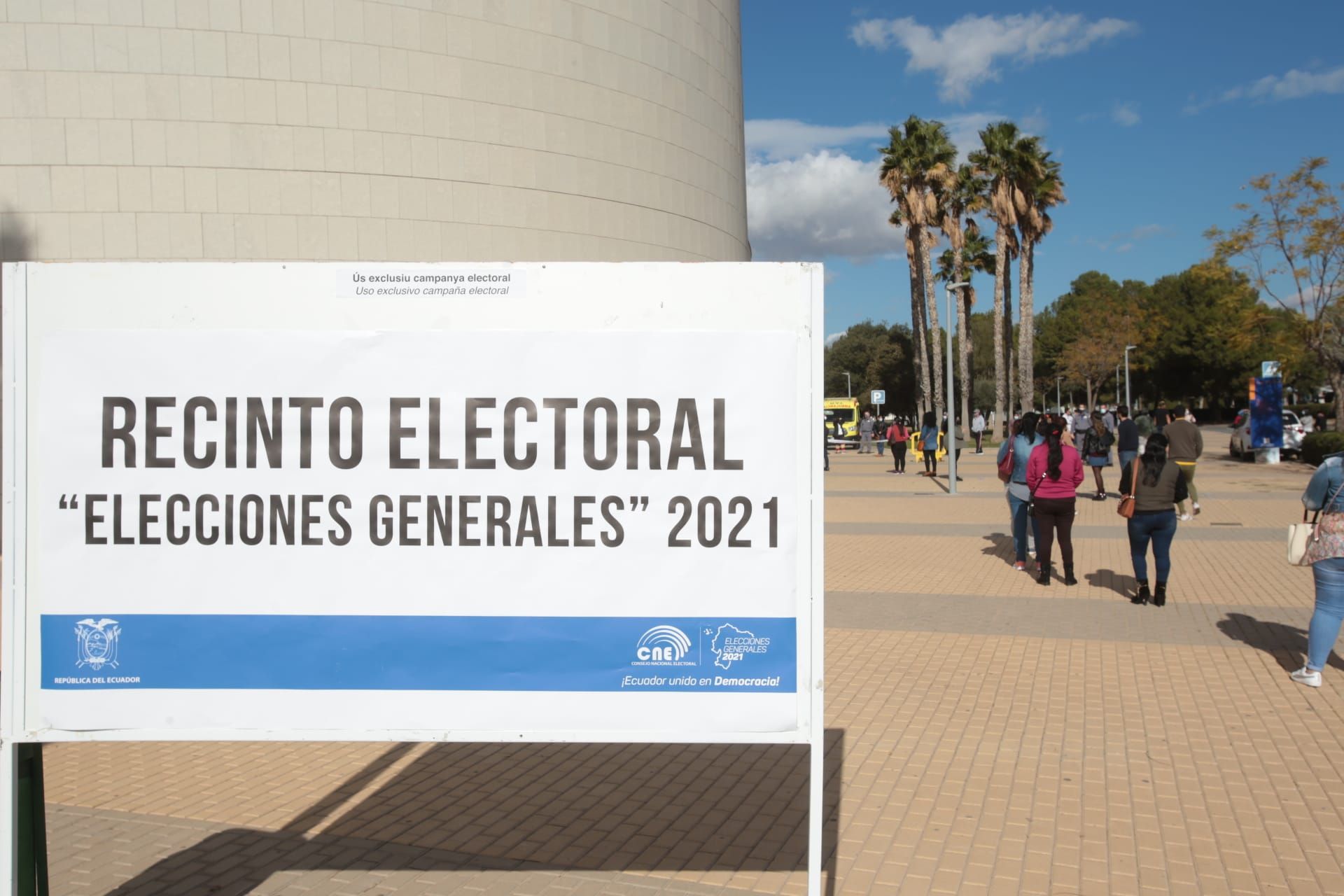 6.600 personas de nacionalidad ecuatoriana votan hoy la presidencia de su país en la UA