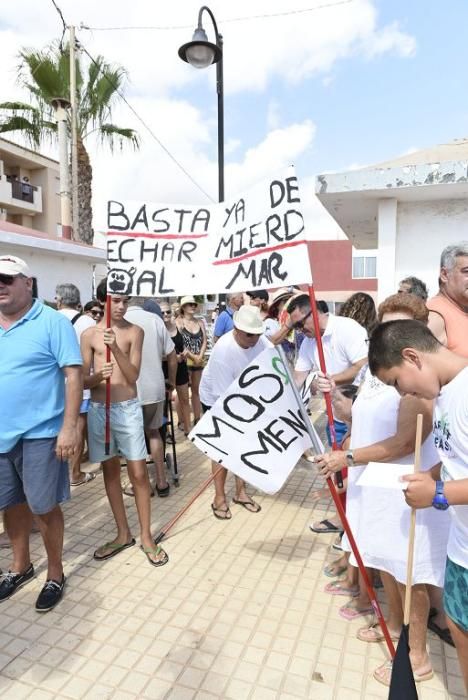 Protestas por el estado del Mar Menor en Los Nieto