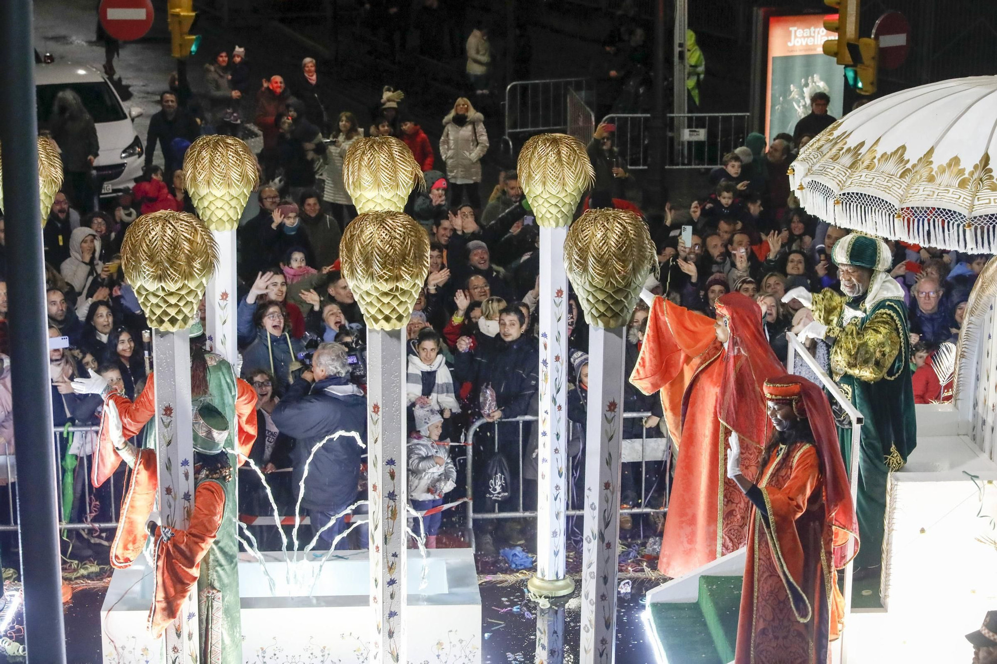 En imágenes: Así fue la cabalgata de Reyes en Gijón