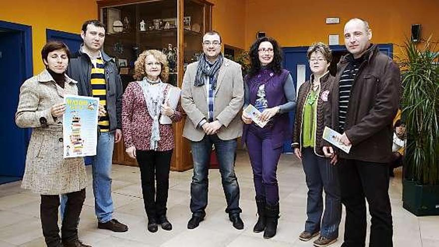 Los participantes en la presentación de las actividades del Día del Libro.