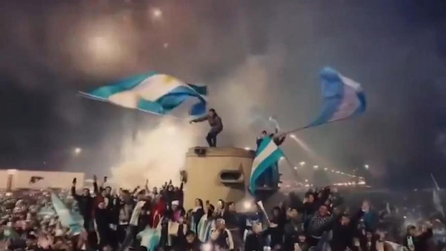 La selección argentina vuelve a su país tras la final del Mundial