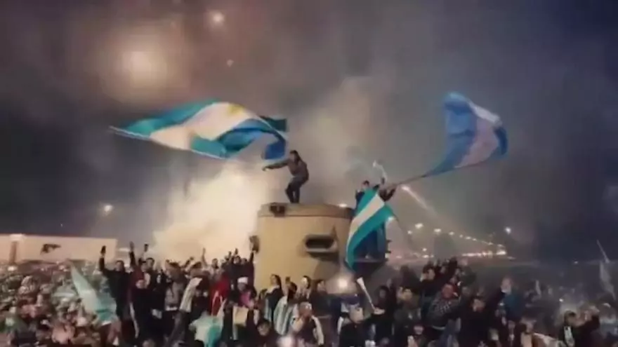 La selección argentina vuelve a su país tras la final del Mundial