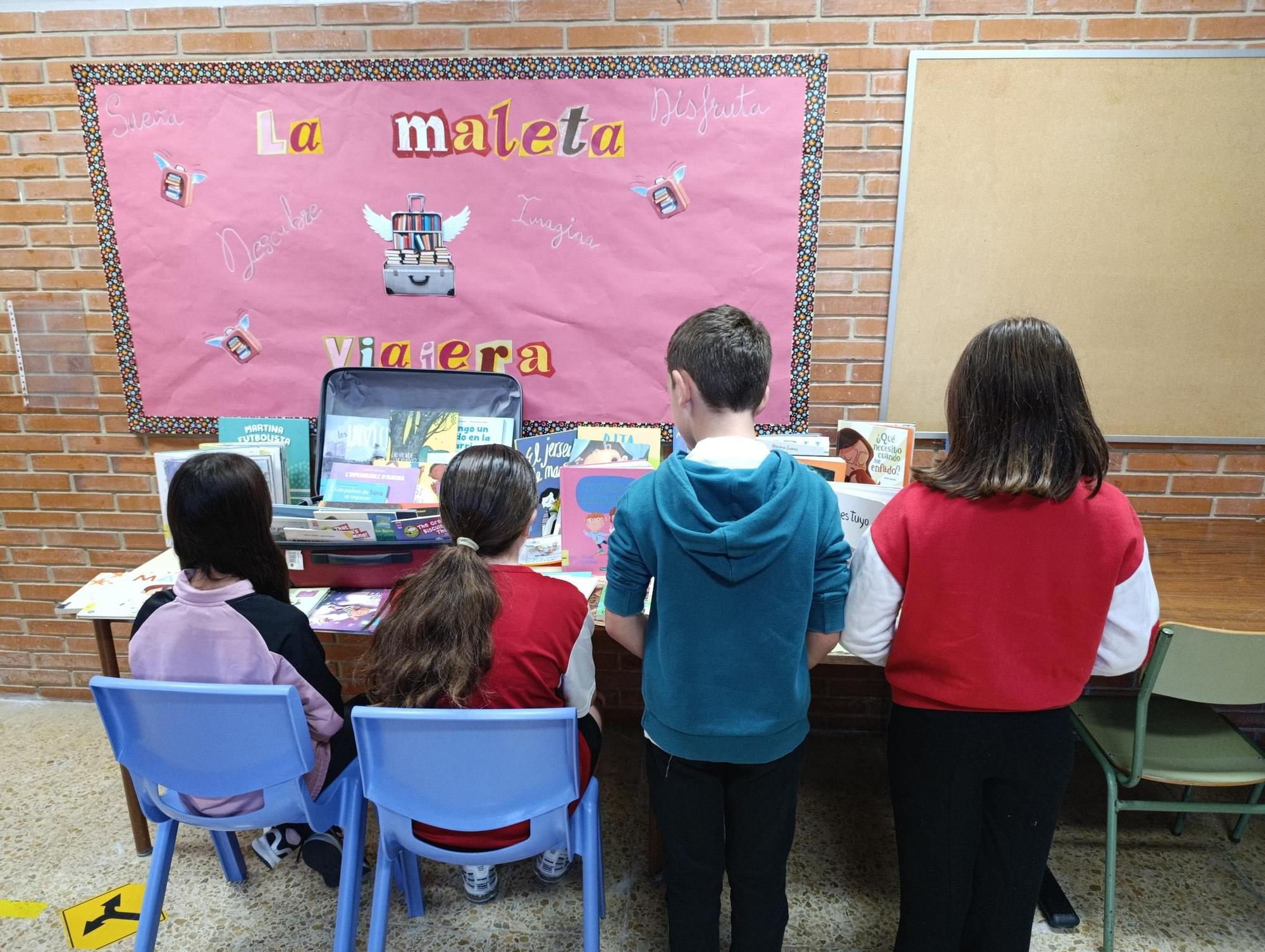 En Llanera los libros viajan en una maleta