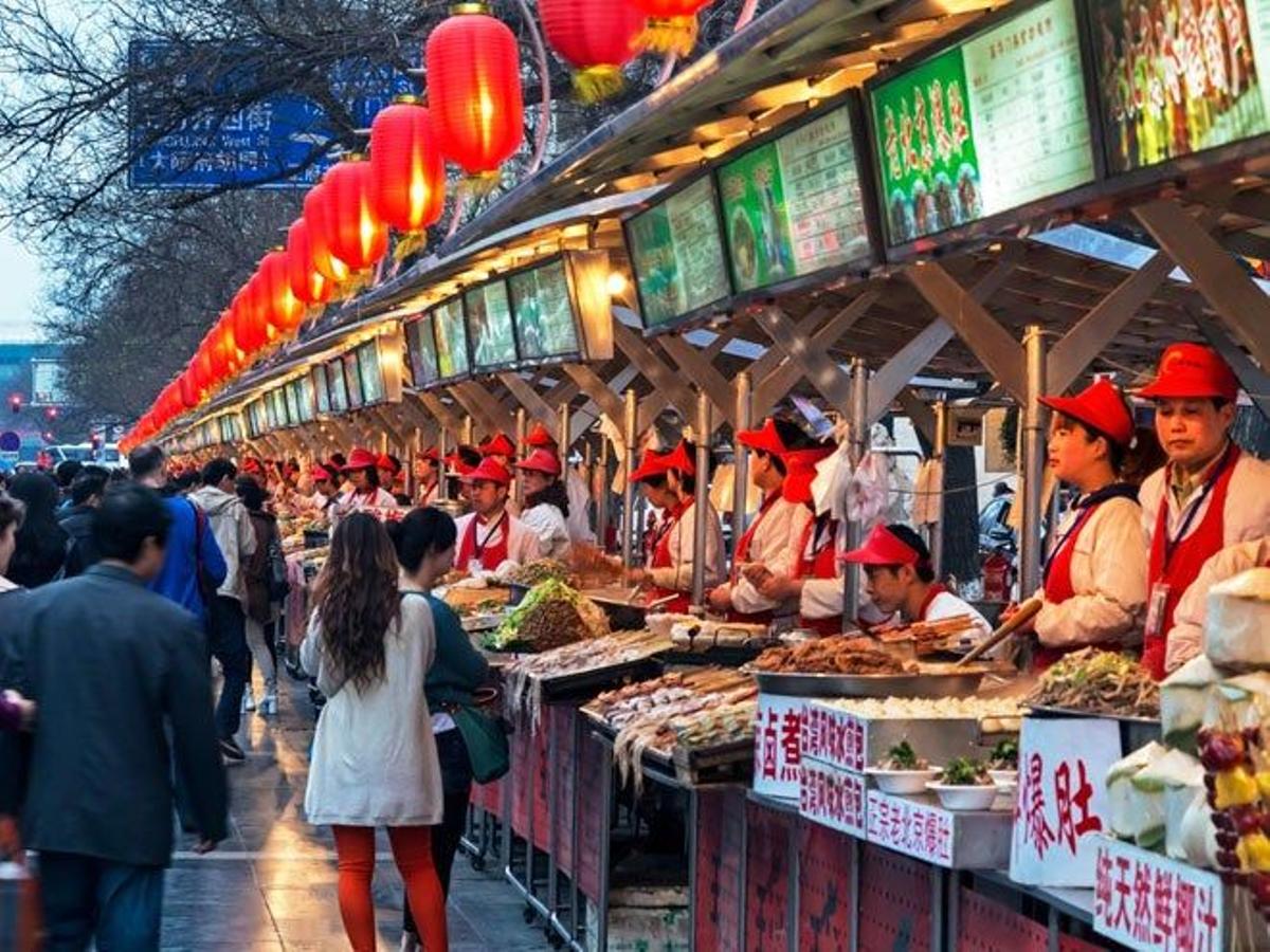 mercado nocturno de Donghuamen