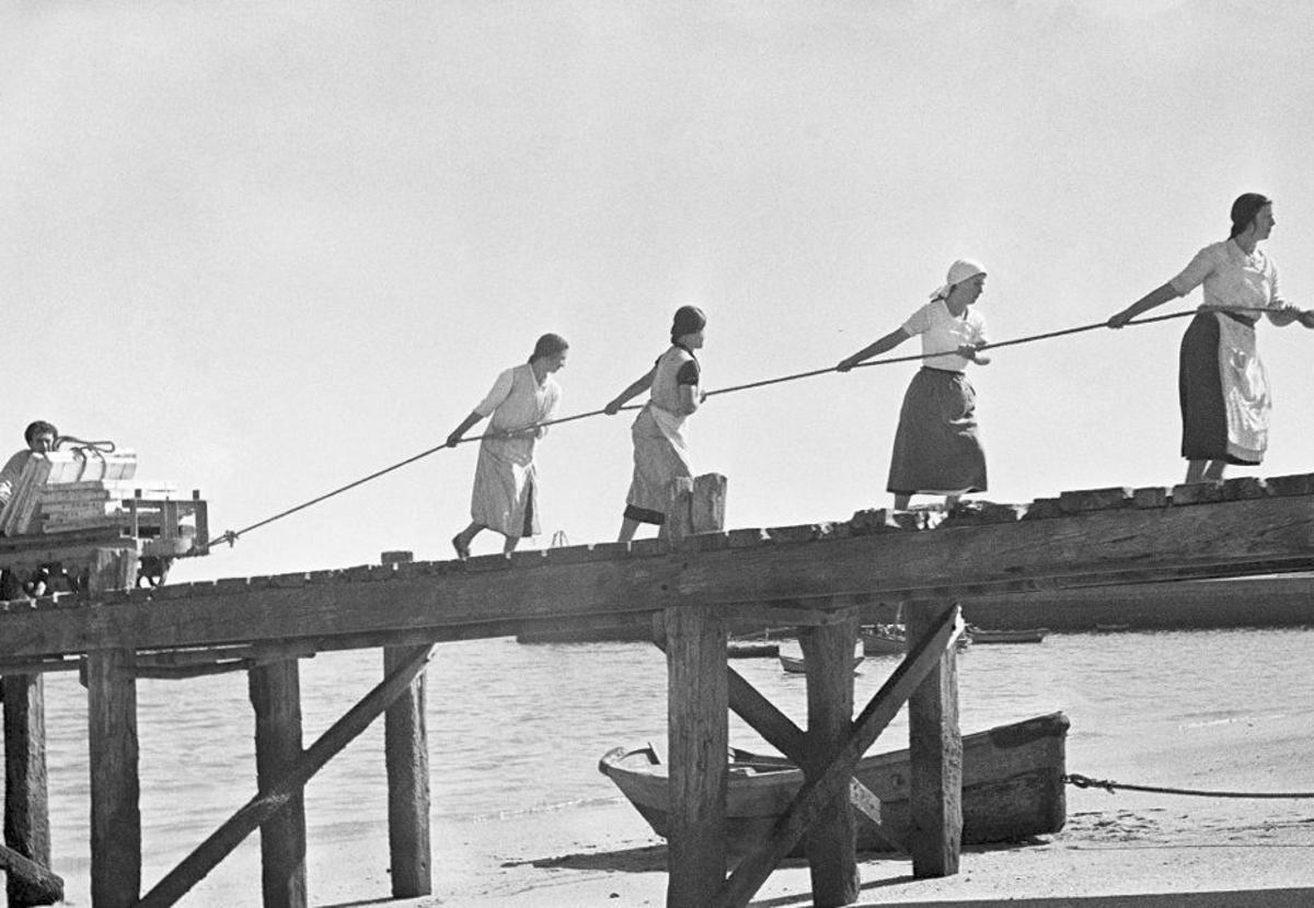 Una de las fotografías tomadas en Massó de la serie «Mariñeiros». | JOSÉ SUÁREZ