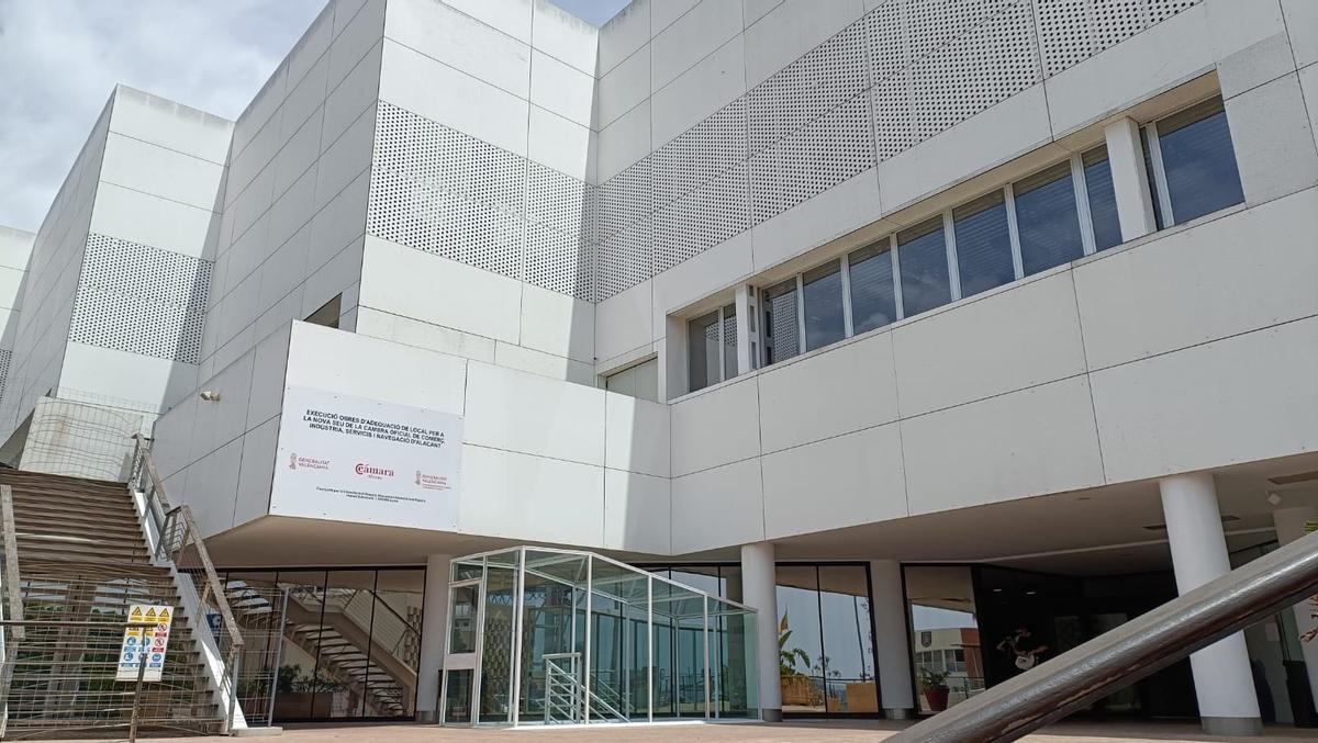 La sede de la Cámara de Comercio, que tendrña que legalizarse al margen.