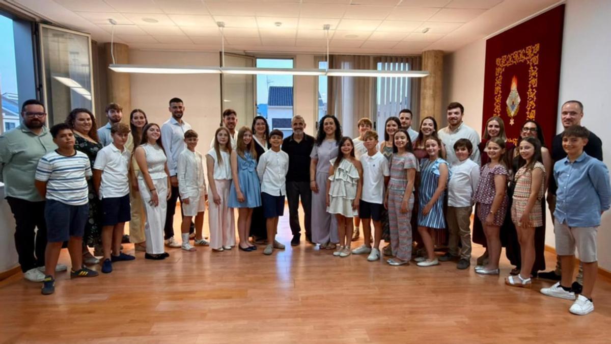 Las cortes de honor de las falleras mayores de Gandia 2027 con el presidente de la Federació de Falles