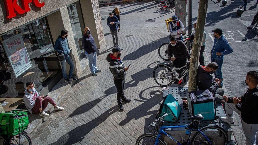 Los 'riders' deberán llevar casco y los motoristas podrán circular por los arcenes