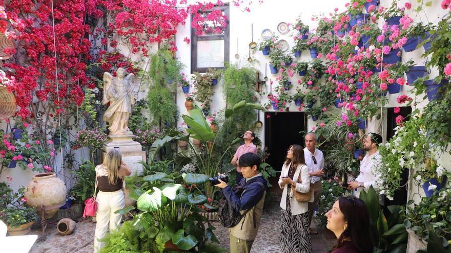 Penúltimo día de visitas: aluvión de público y subidón de alegría en los premios gordos de los Patios de Córdoba 2026