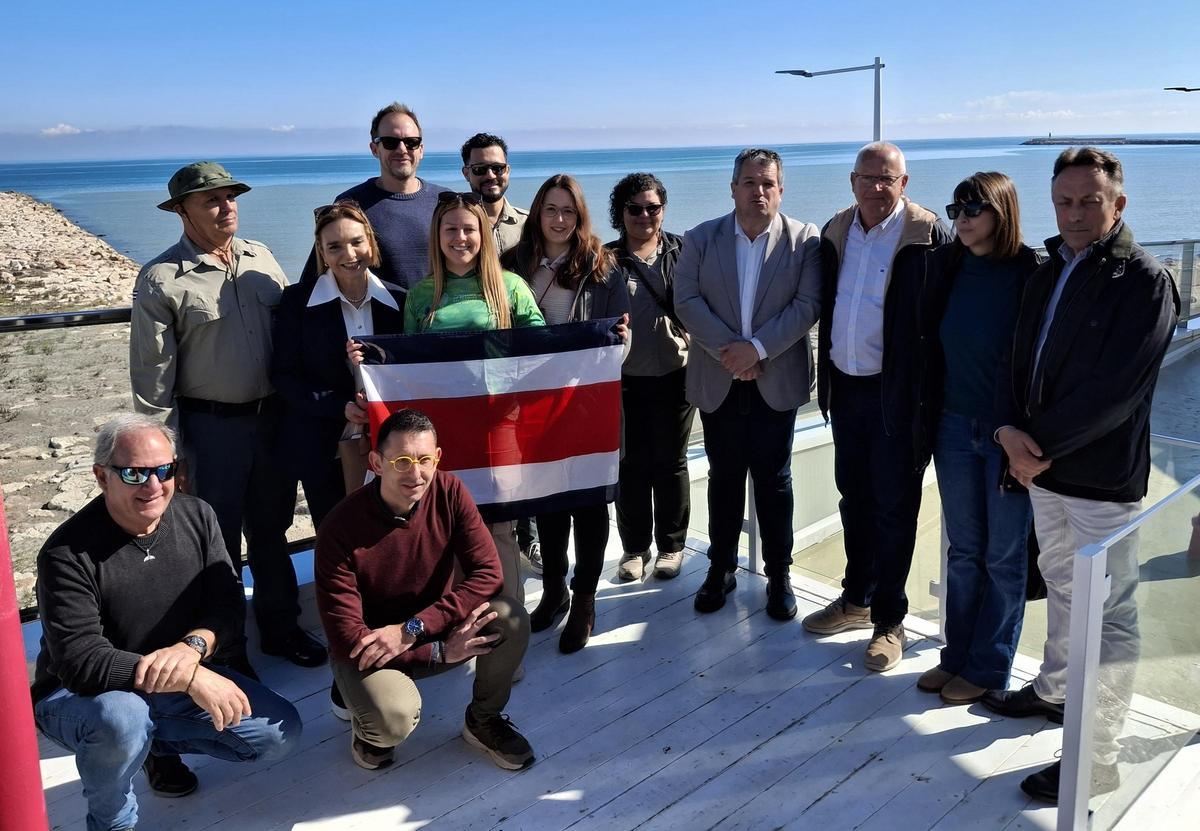 Los responsables de Dénia, el director de Pesca y la delegación de Costa Rica