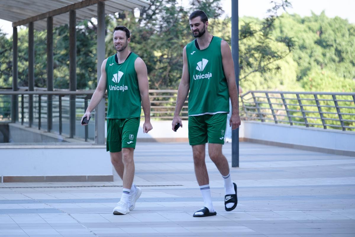Kravish, junto a Kalinoski, en el desayuno con la prensa del inicio de la pretemporada.