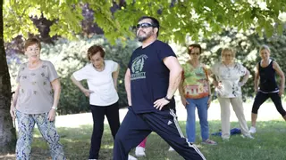 En Avilés el taichí se convierte en un aliado frente a la osteoporosis