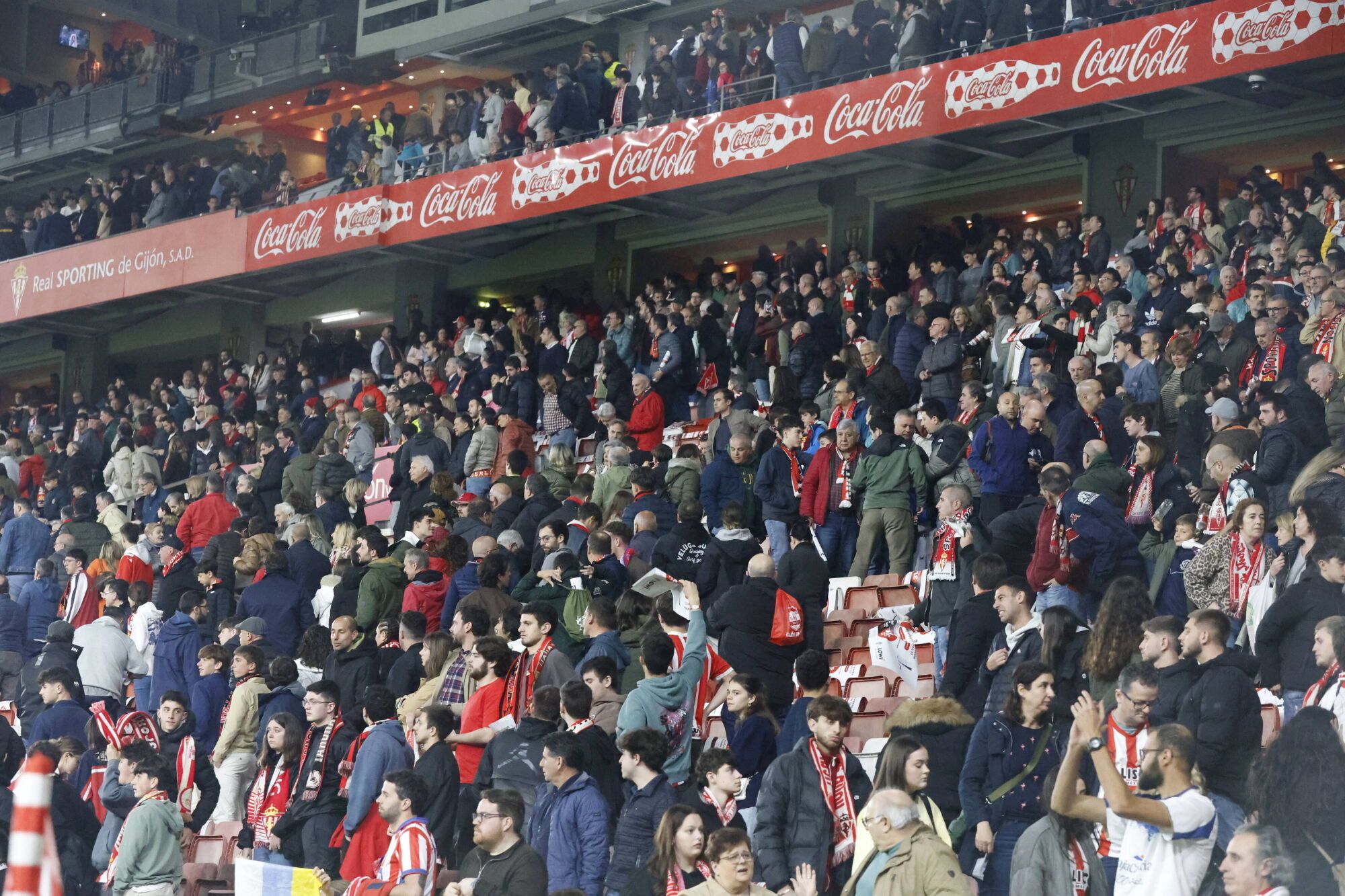 EN IMÁGENES: El Sporting - Tenerife disputado en El Molinón