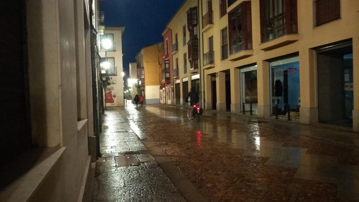 Lluvia en el casco antiguo de Zamora.