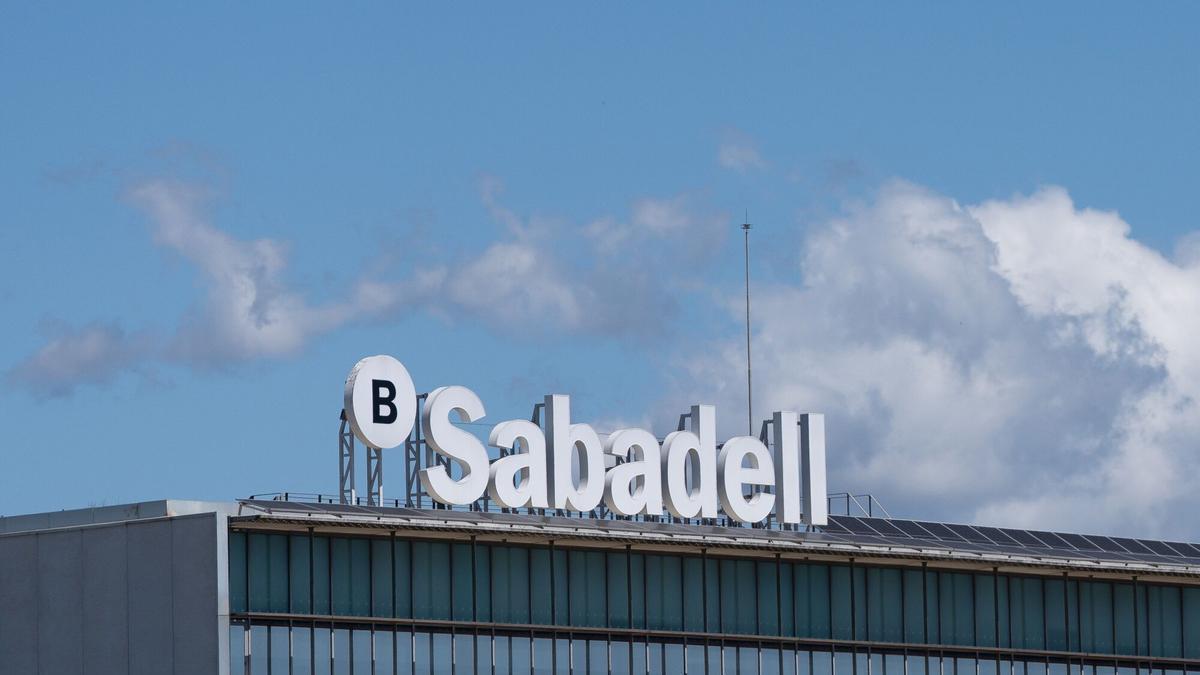 Exterior de la sede de Banco Sabadell.