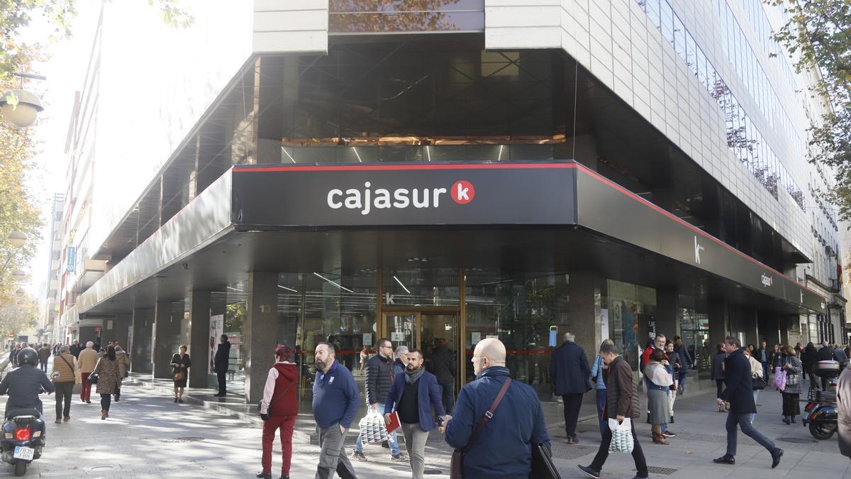 Sede de Cajasur, en el bulevar del Gran Capitán.