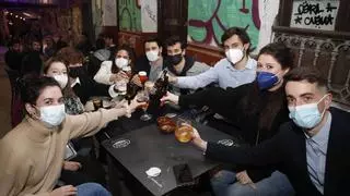 ¿Cuándo nos quitaremos las mascarillas en interiores? Esto dicen los expertos