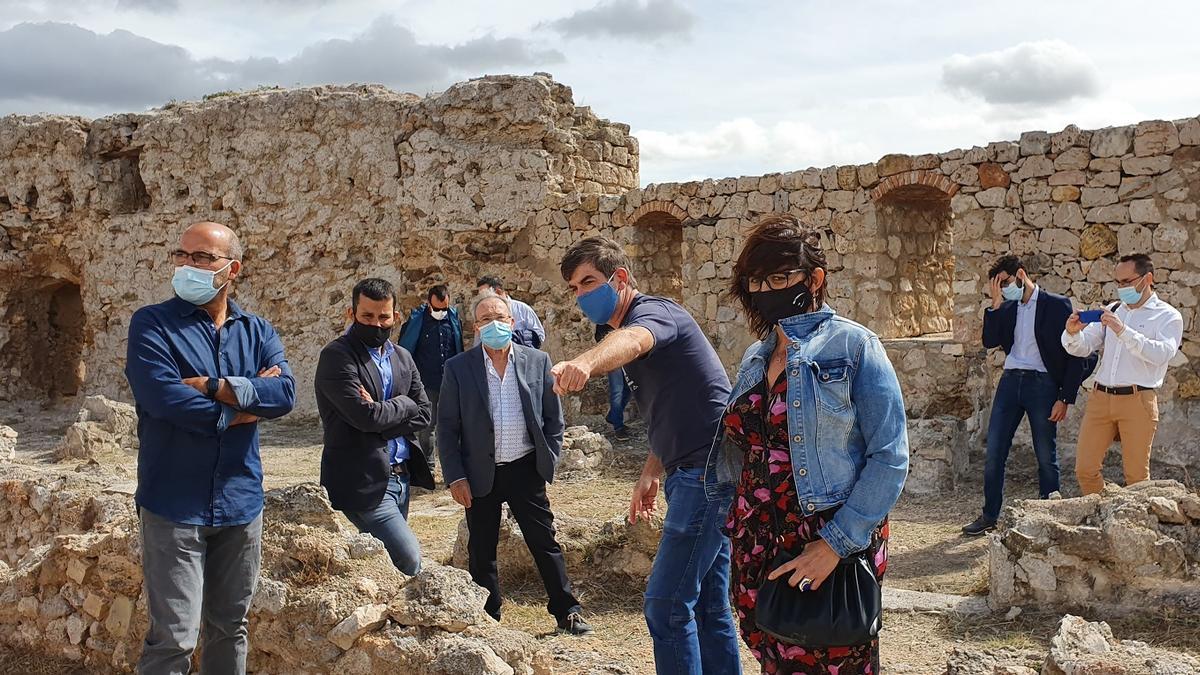 Marzà y Amoraga visitan el castillo de Jalance