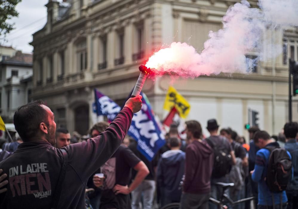 Batalla campal en París por la reforma laboral