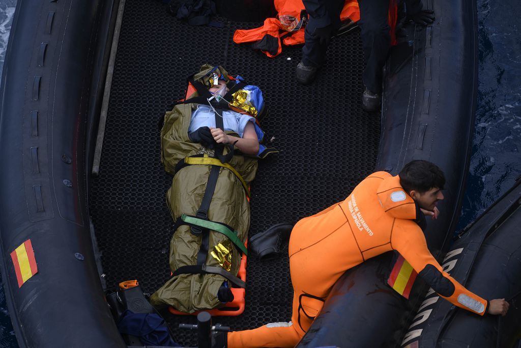 La Armada simula el accidente de un submarina para rescatar a su tripulación