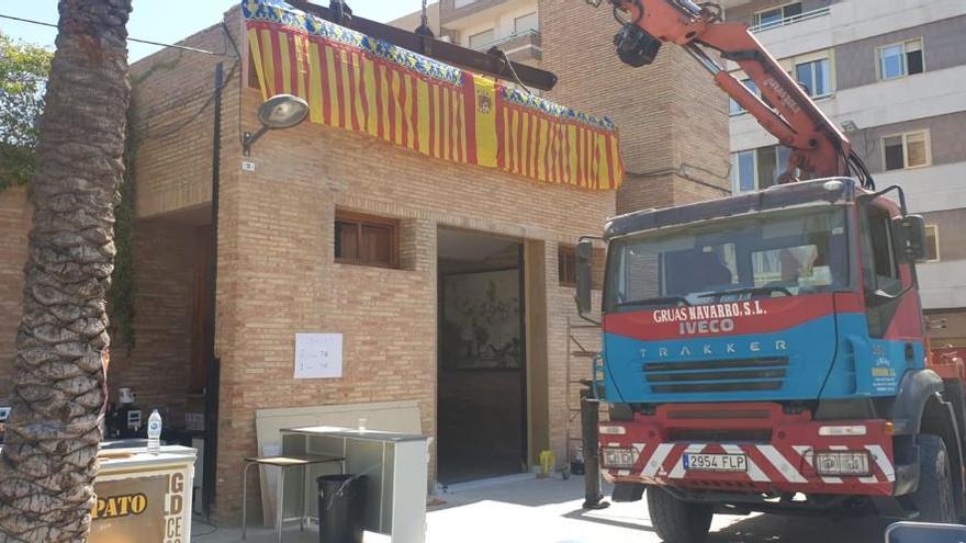 La Iglesia de Pinedo estrena una puerta central de 3,5 metros