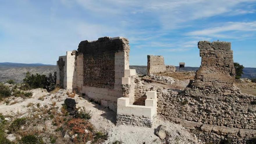 Vallada inicia la fase 2 de restauración del castillo actuando en el espacio situado entre la torre 2 y el aljibe