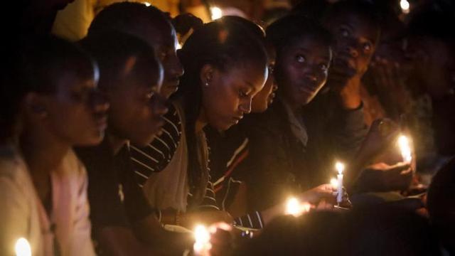 Una vigilia recuerda a las víctimas del genocidio en Ruanda.