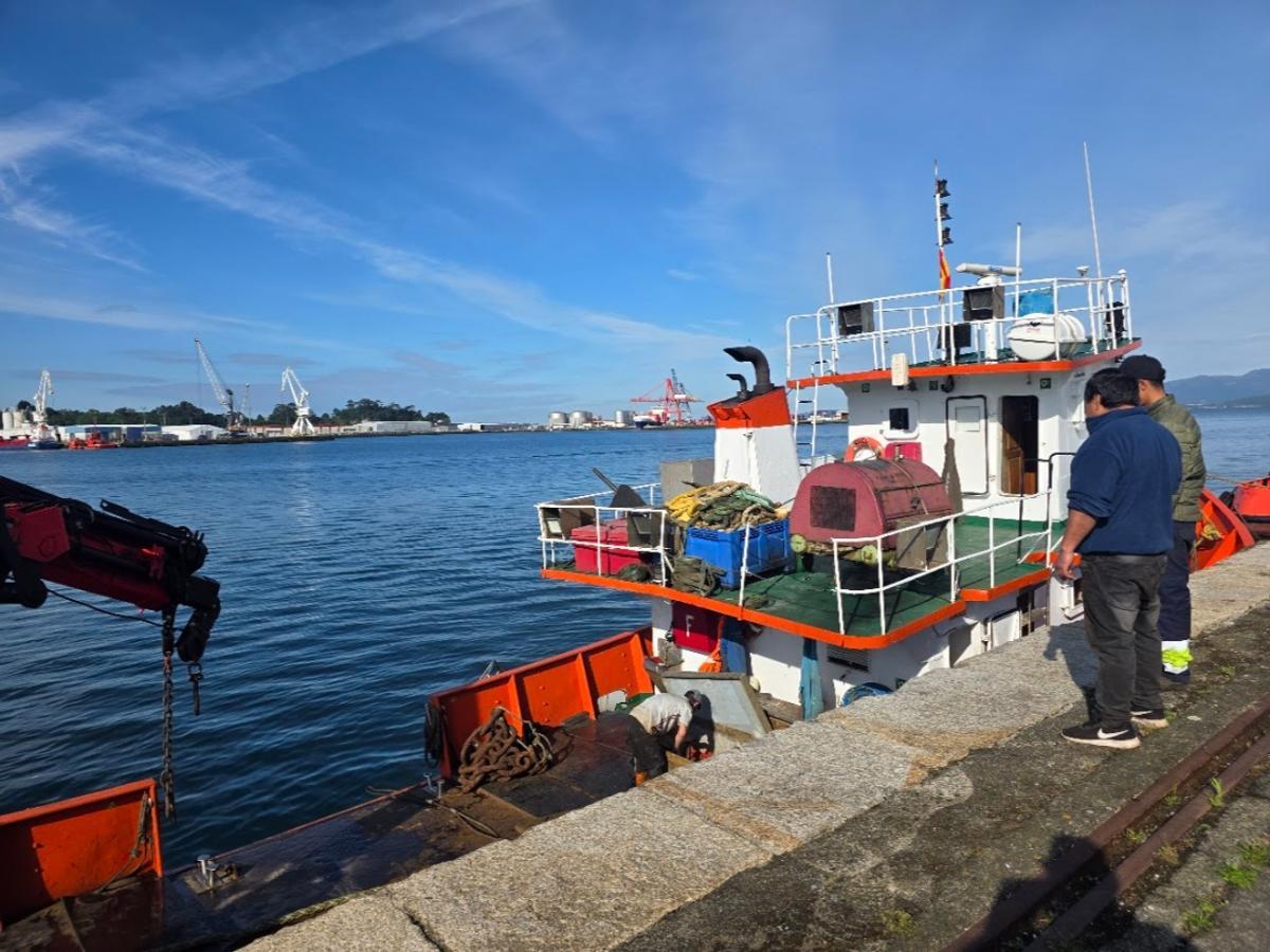 El traslado del remolcador «Doctor Pintado», desde Vilagarcía hacia Moaña, se lleva a cabo desde esta mañana.