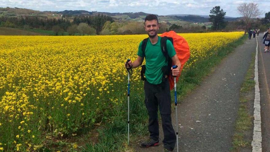 A mitad de camino entre Portomarín y Palas de Rey, con un campo de soja detrás