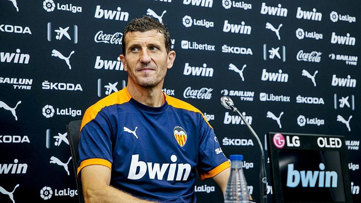 El entrenador del Valencia, Javi Gracia, ayer en rueda de prensa.