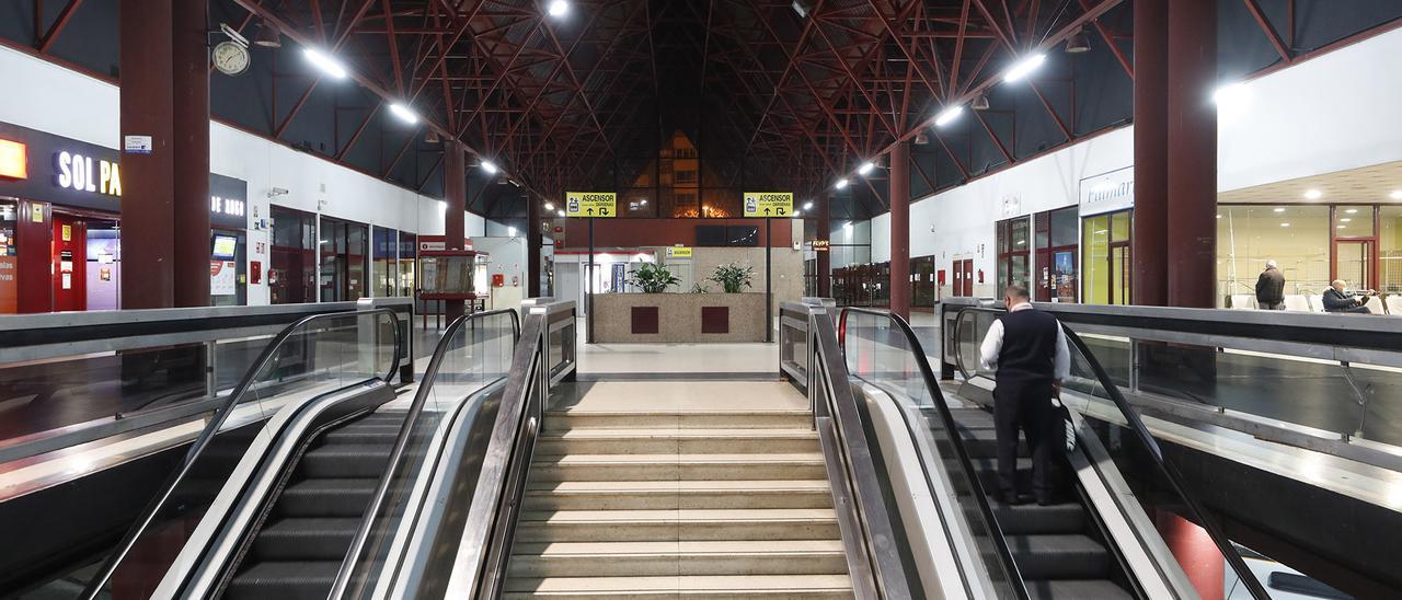 Aspecto, ayer, de la estación de autobuses en la Avenida de Madrid