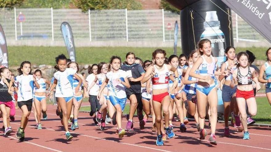 Participantes en el &quot;Mi primer cross&quot; del pasado año.