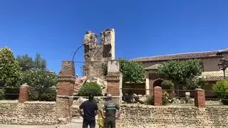 Cae desplomada la torre de la iglesia de Villaturiel: amenazaba con derrumbarse desde hace meses