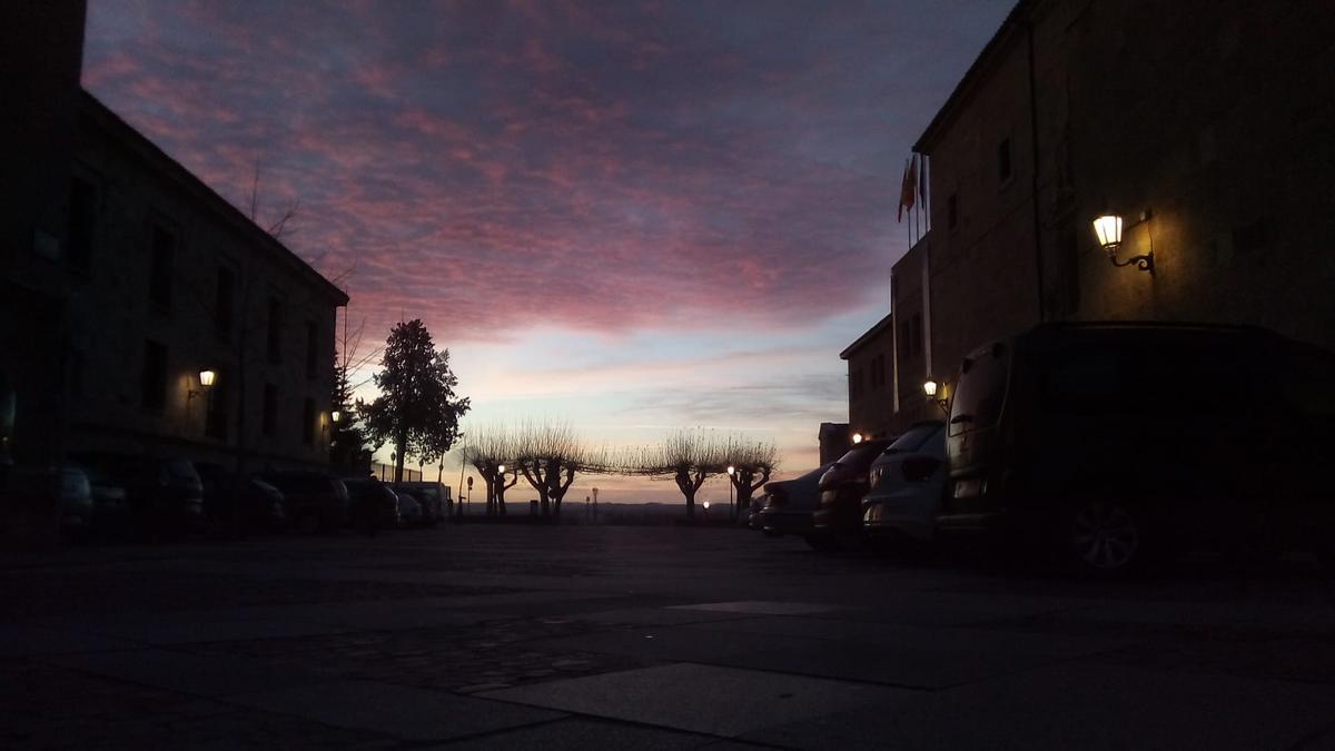 El cielo de la capital, esta mañana de domingo, desde la plaza del Claudio Moyano.