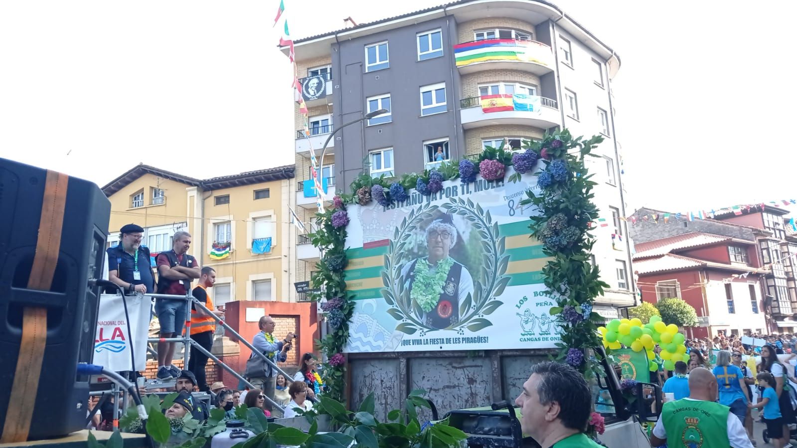 Ambiente en Ribadesella en la gran fiesta de las Piraguas