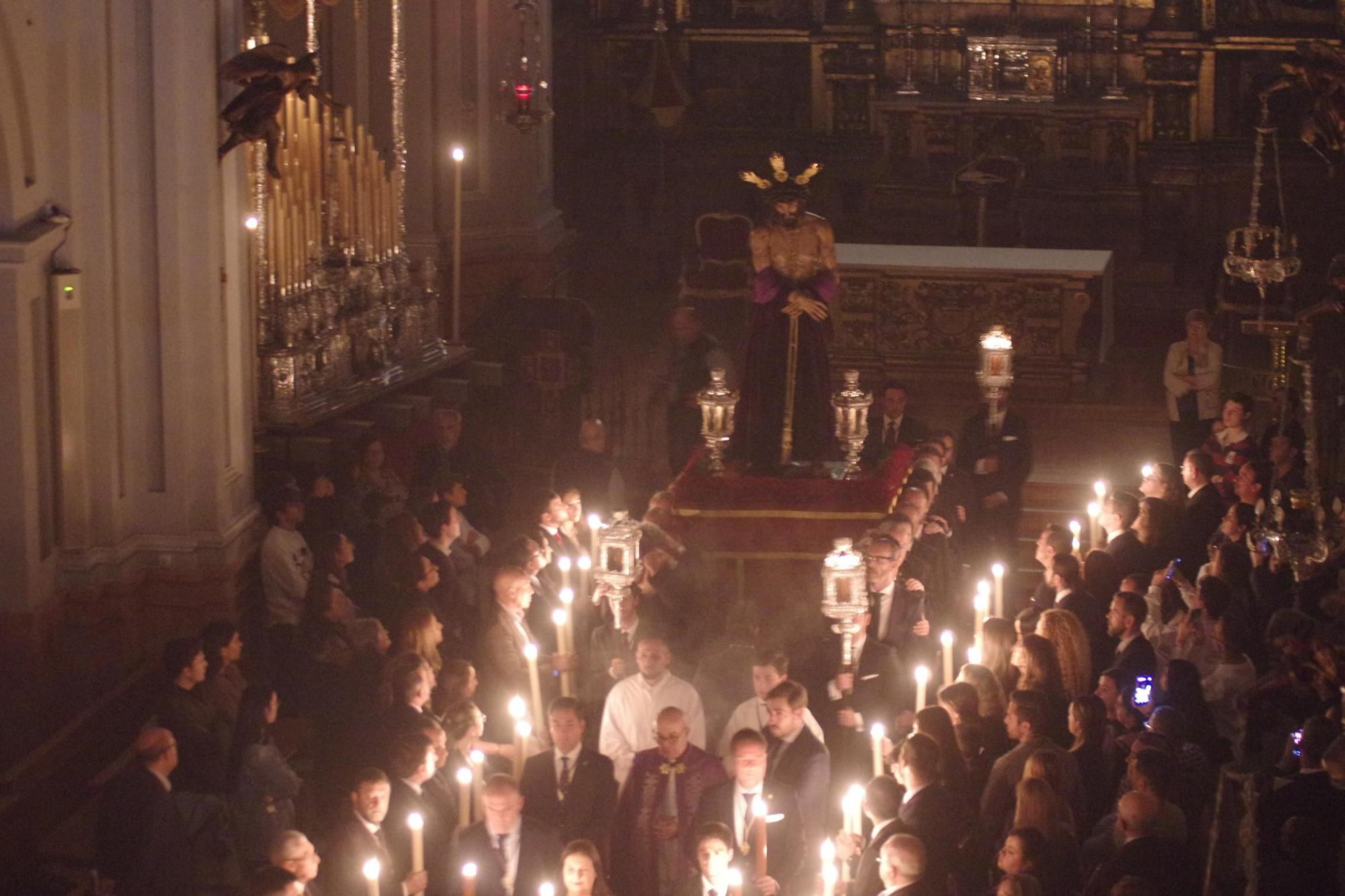 Traslado del Señor de la Humildad en la Basílica de la Victoria