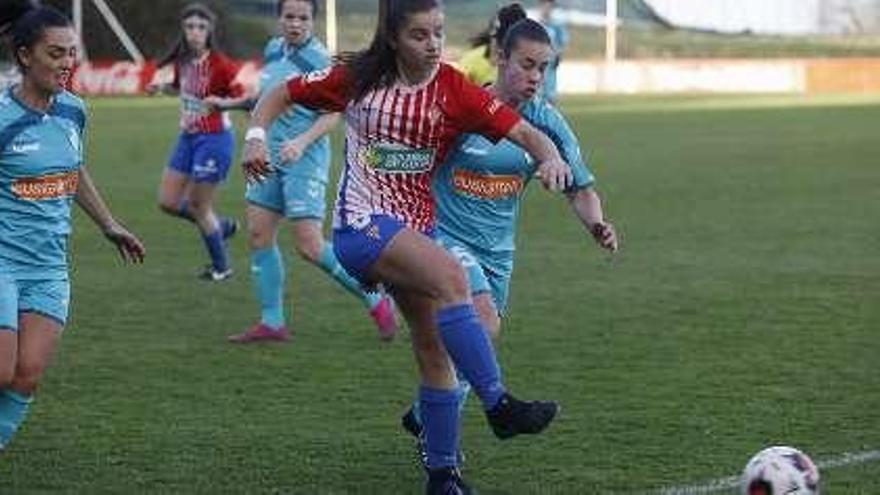 Una acción del Sporting-Osasuna.