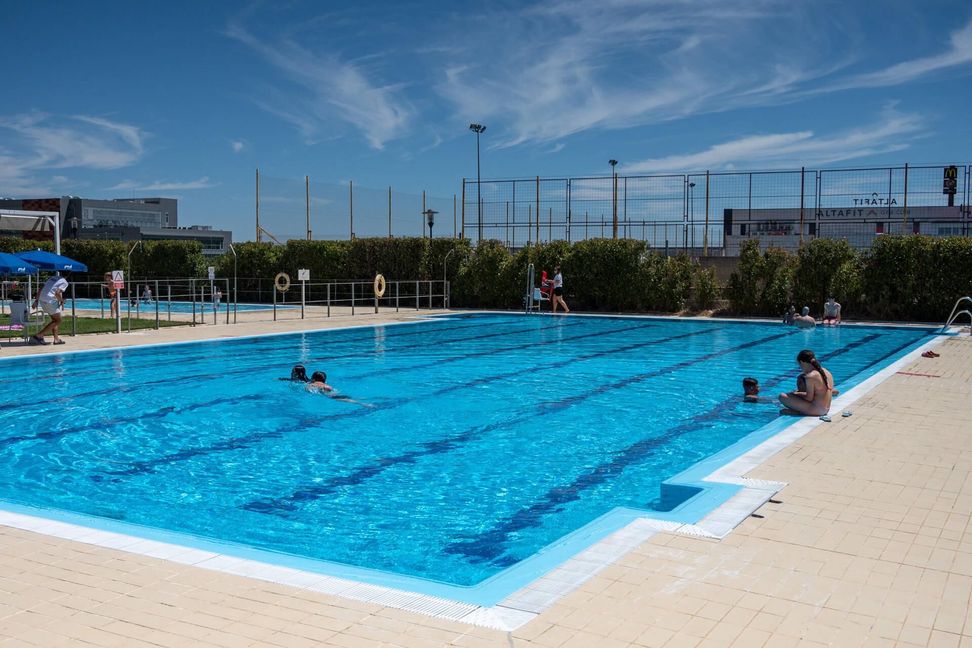 Primer día de baños en las piscinas de Badajoz