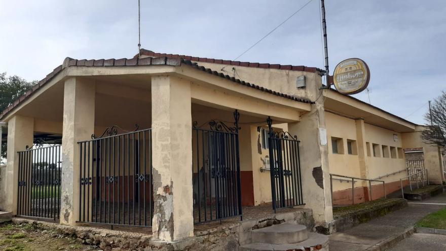 El bar municipal de Cerezal busca emprendedores que quieran reabrirlo. | Ch. S.
