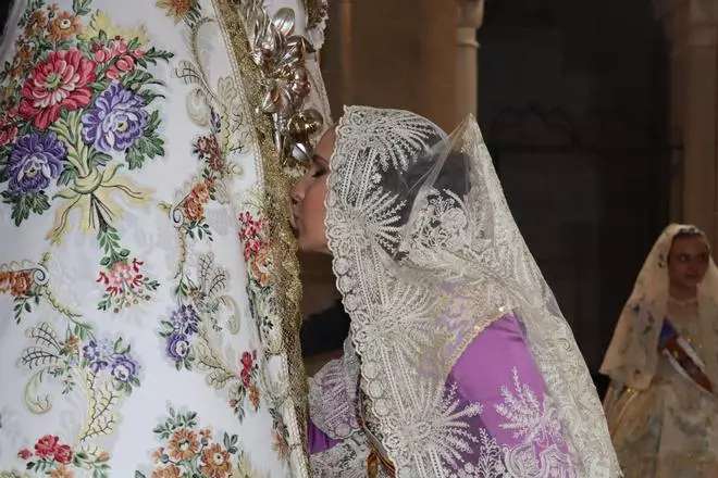 Así ha sido el Besamanos de las falleras mayores y cortes de honor 2025