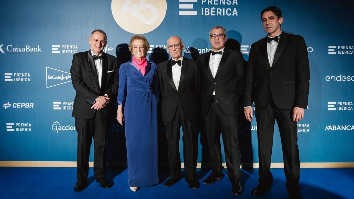 De izquierda a derecha, Juan Ramón Gil, director general territorial en Prensa Ibérica; Arantza Sarasola, vicepresidenta de Prensa Ibérica; Jesús Prado, consejero de Prensa Ibérica; Jesús Javier Prado, gerente de ‘El Periódico de España’, y Andrés Sánchez, director de Operaciones de Prensa Ibérica.