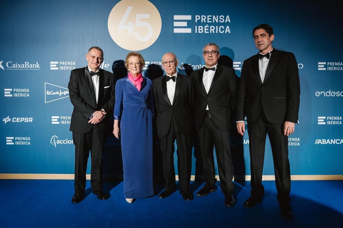 De izquierda a derecha, Juan Ramón Gil, director general territorial en Prensa Ibérica; Arantza Sarasola, vicepresidenta de Prensa Ibérica; Jesús Prado, consejero de Prensa Ibérica; Jesús Javier Prado, gerente de ‘El Periódico de España’, y Andrés Sánchez, director de Operaciones de Prensa Ibérica.