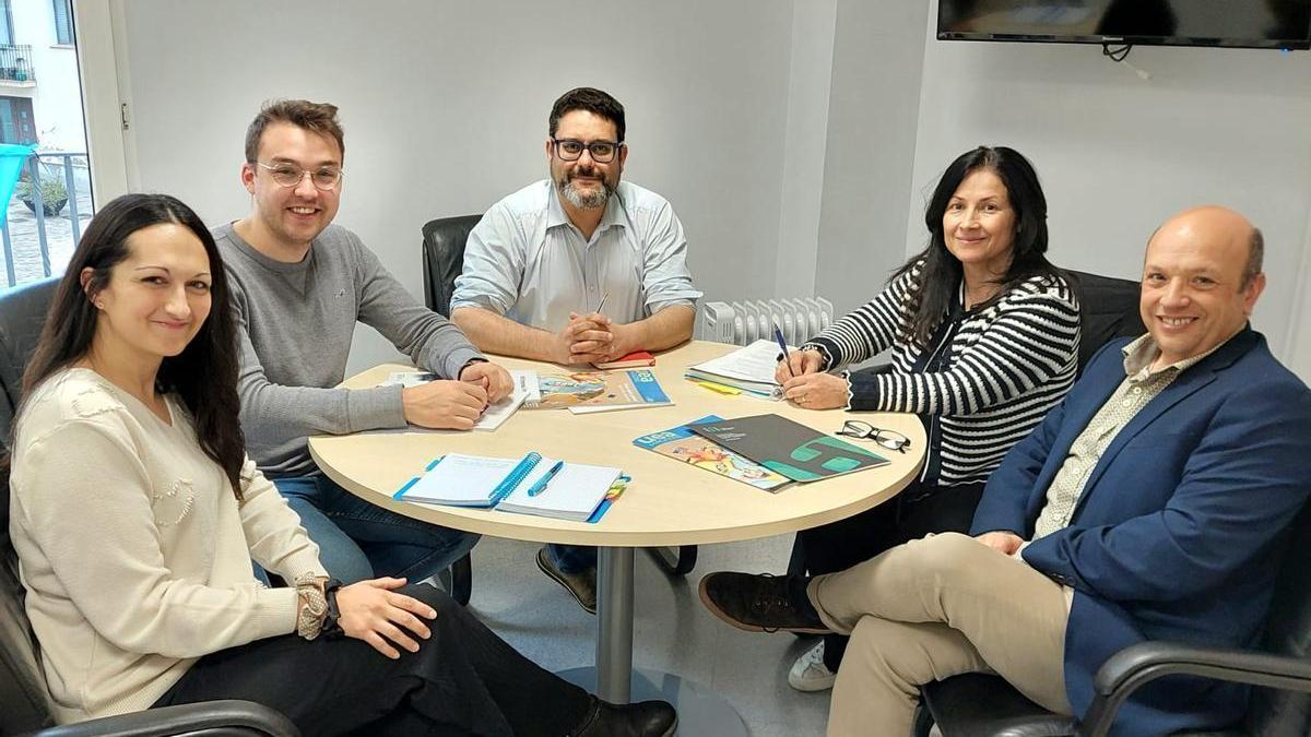 Participants a la reunió entre l'Ajuntament de Masquefa i la UEA