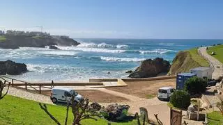 Fin a una obra muy esperada: la playa de El Murallón, en Tapia, disfruta de nuevos accesos tras una inversión de 265.000 euros