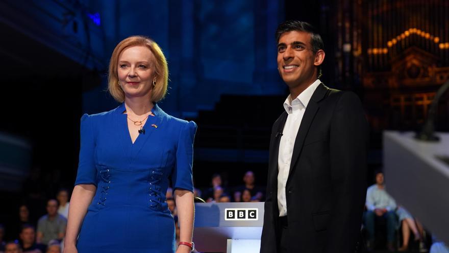 Archivo - La ministra de Exteriores, Liz Truss, y el antiguo responsable de Finanzas, Rishi Sunak