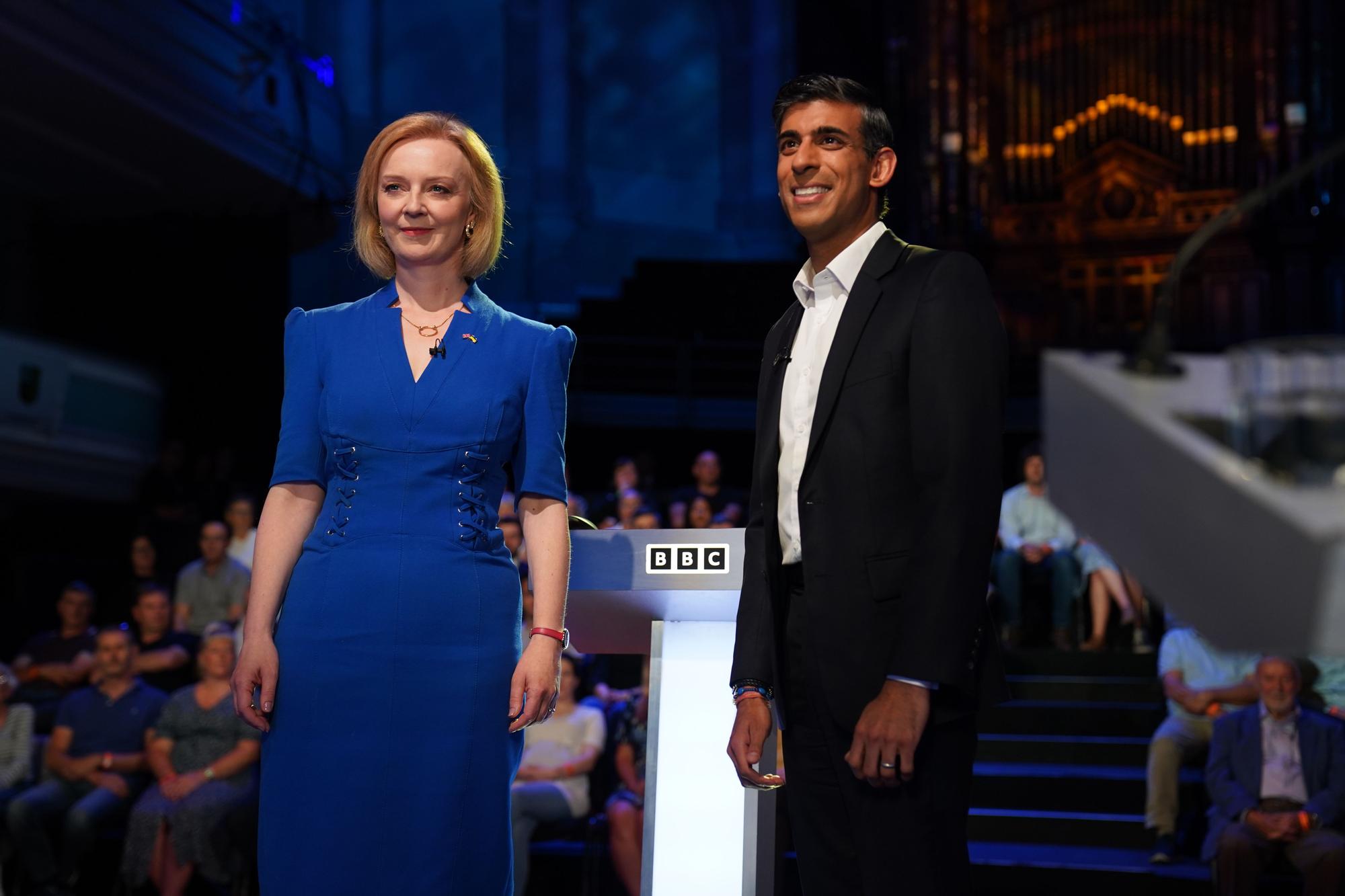 Archivo - La ministra de Exteriores, Liz Truss, y el antiguo responsable de Finanzas, Rishi Sunak